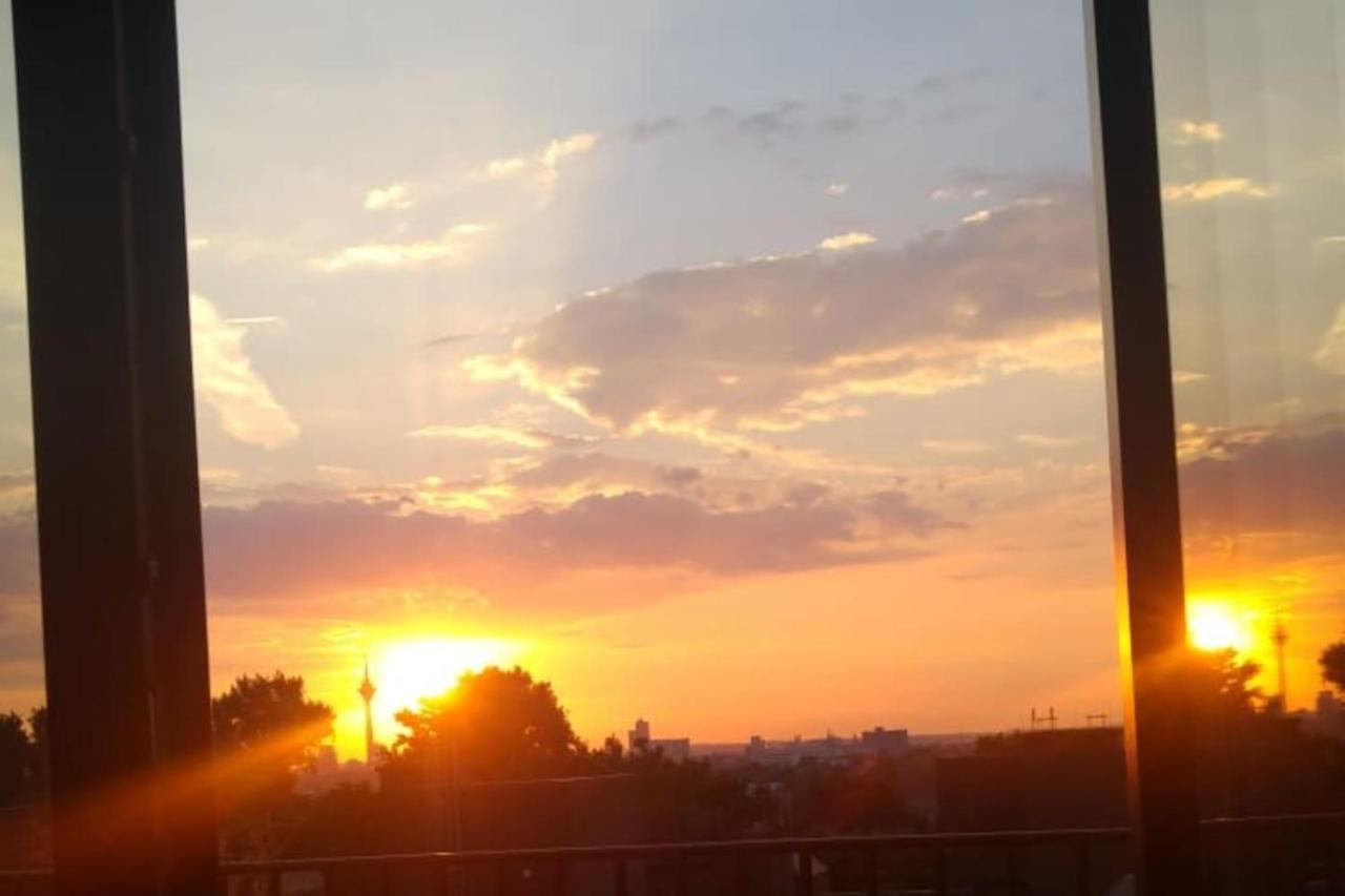 Rheinblick7 Neuss - Spektakulaerer Blick Auf Die Duesseldorfer Skyline - Ruhig Modern Privatparkplatz Aufzug - Top Anbindung An Messe Flughafen Hauptbahnhof 诺伊斯 外观 照片